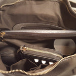 Hobo-Schultertasche in Braun – Innenansicht
