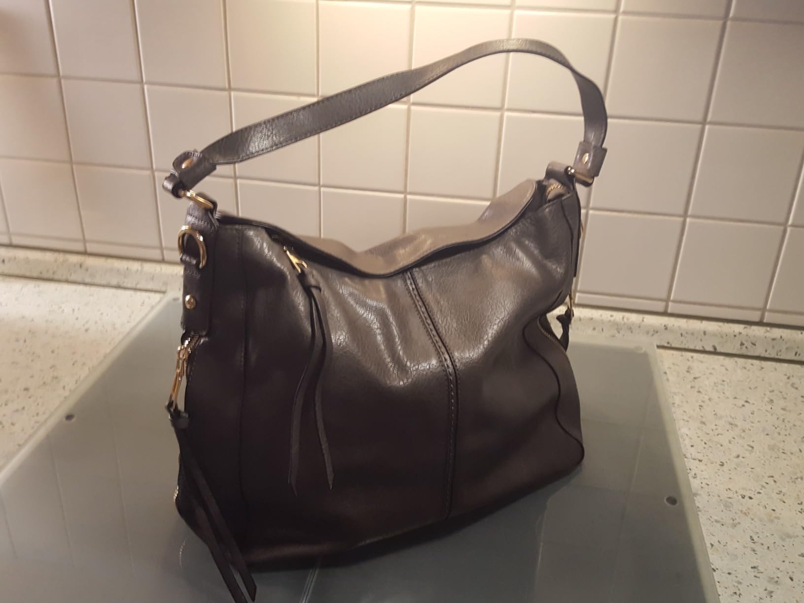 Hobo-Schultertasche in Braun – Vorderansicht