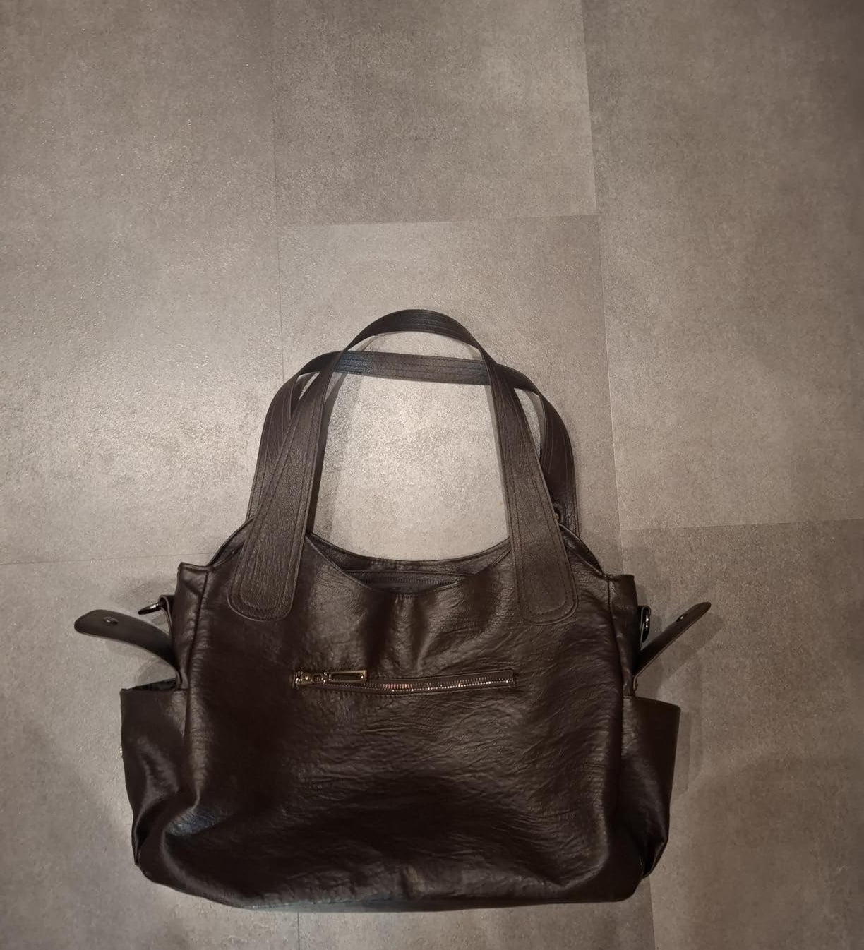 Dunkelbraune Schultertasche mit Tragehenkeln – vollständige Rückansicht